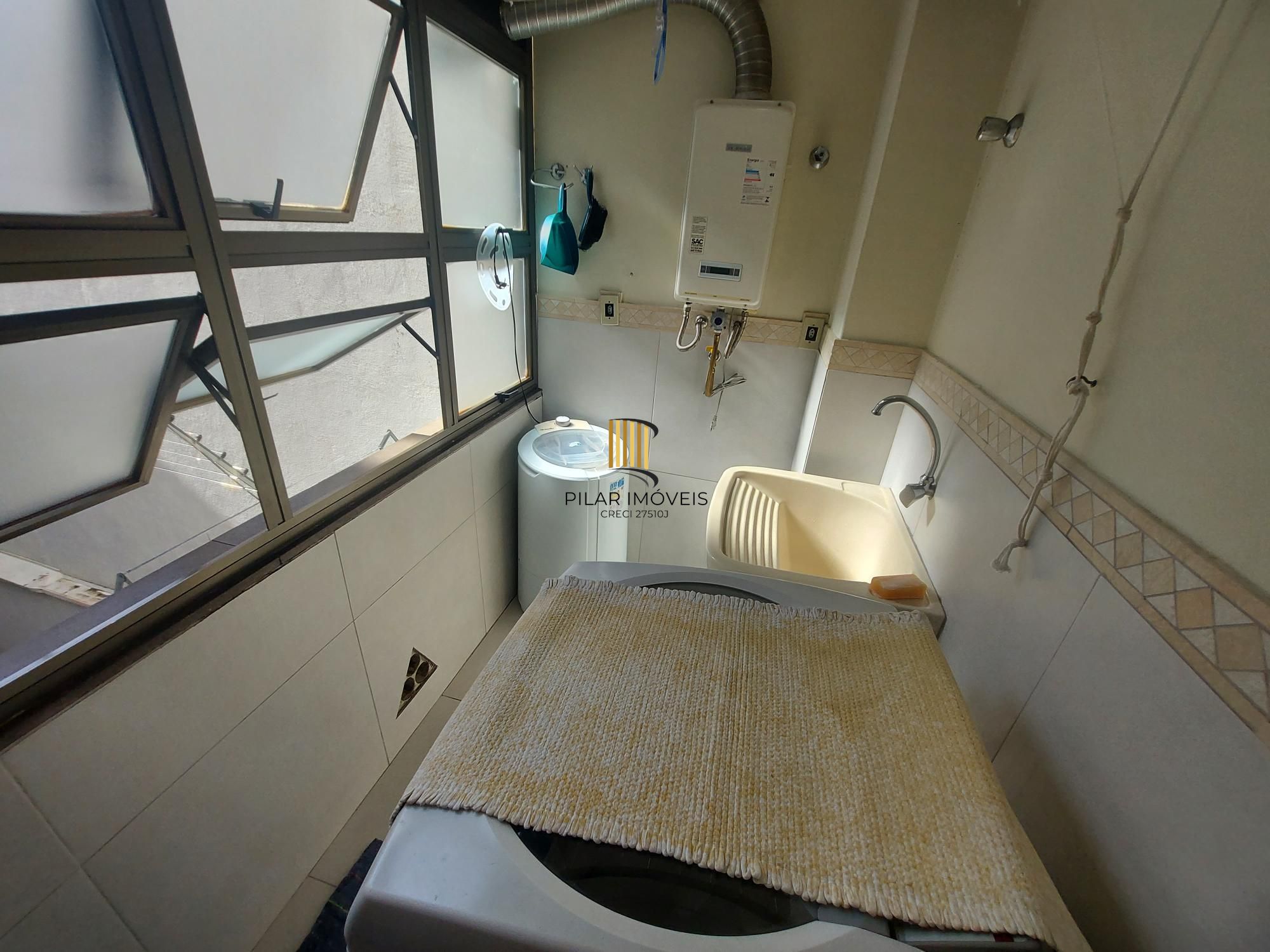 Vende-se apartamento de 2 quartos, 2 vagas, 74m² e sacada e churrasqueira - Higienópolis