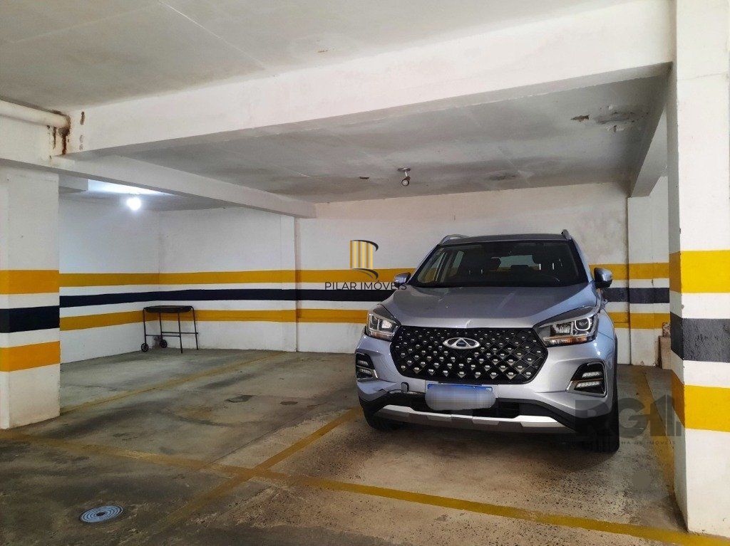 Vende-se apartamento com 2 quartos (1 suíte), 61 m² e 1 vaga – Petrópolis