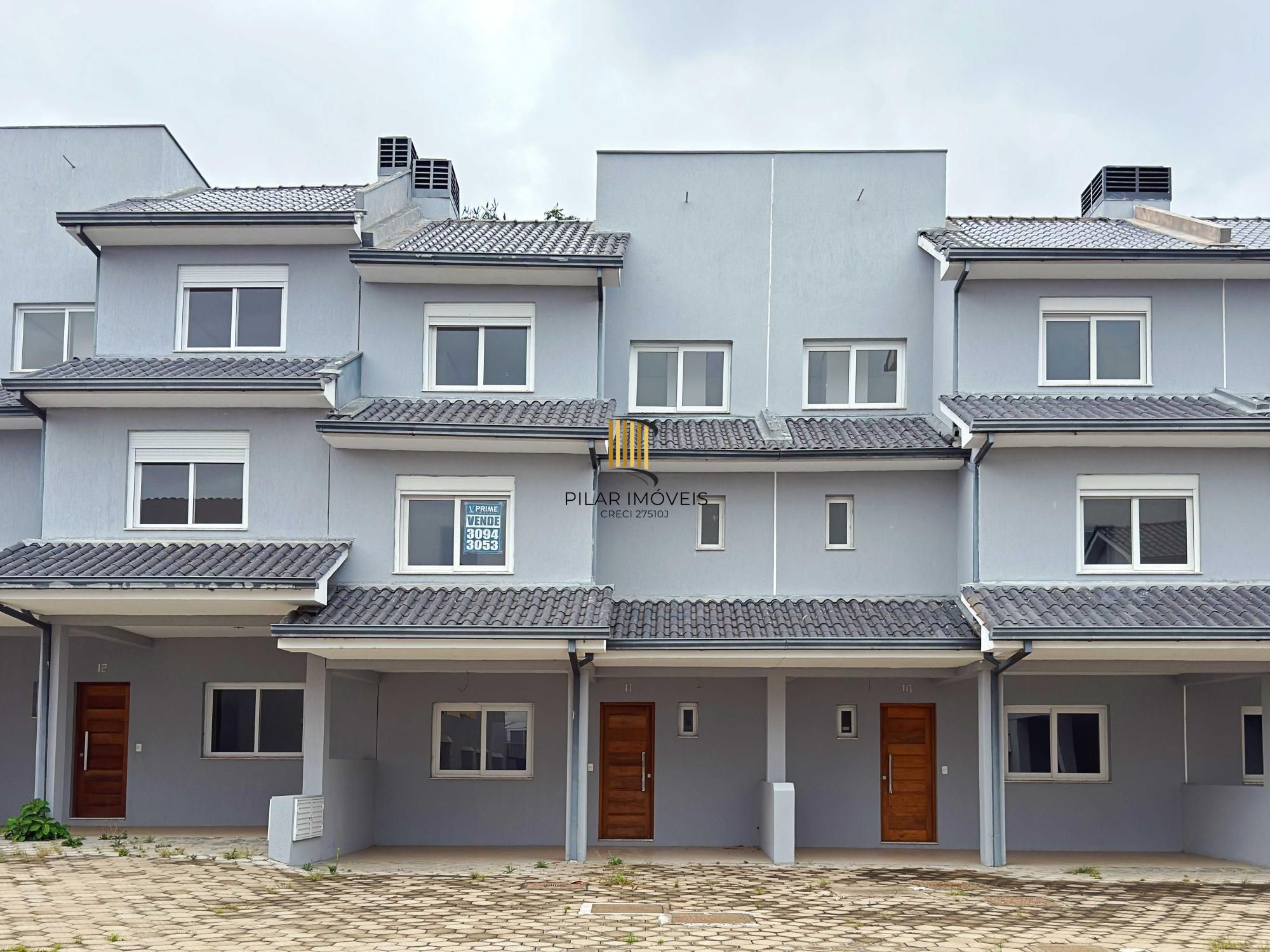 Vende-se casa em condomínio com 4 dormitórios (2 suítes), 3 vagas  – Tristeza