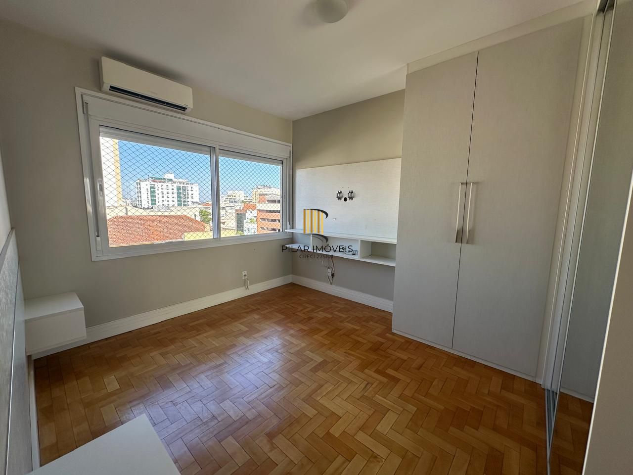 Vende-se apartamento 3 quartos, dependencia completa - 83m² - Bom fim