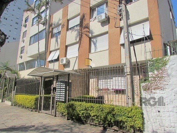 Apartamento com 1 Dormitório e Pátio Privativo no Bairro Petrópolis