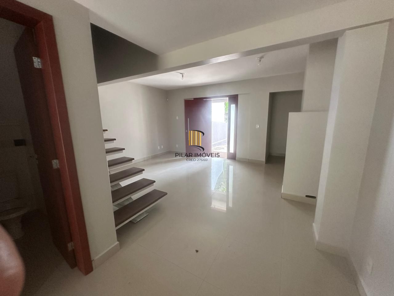 Vende-se casa com 4 suítes, 184m² e 4 vagas – Chácara das Pedras