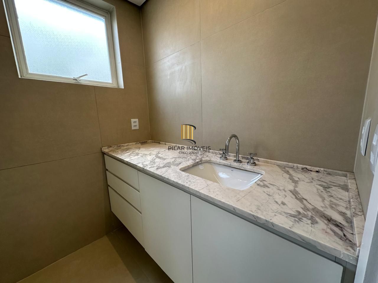 Vende-se apartamento com 3 quartos (2 suítes), 104,6m² e 1 vaga – Petrópolis
