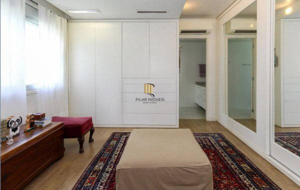Vende-se amplo apartamento de 195m², 3 Suítes, 3 Vagas, localizado no bairro Bela Vista