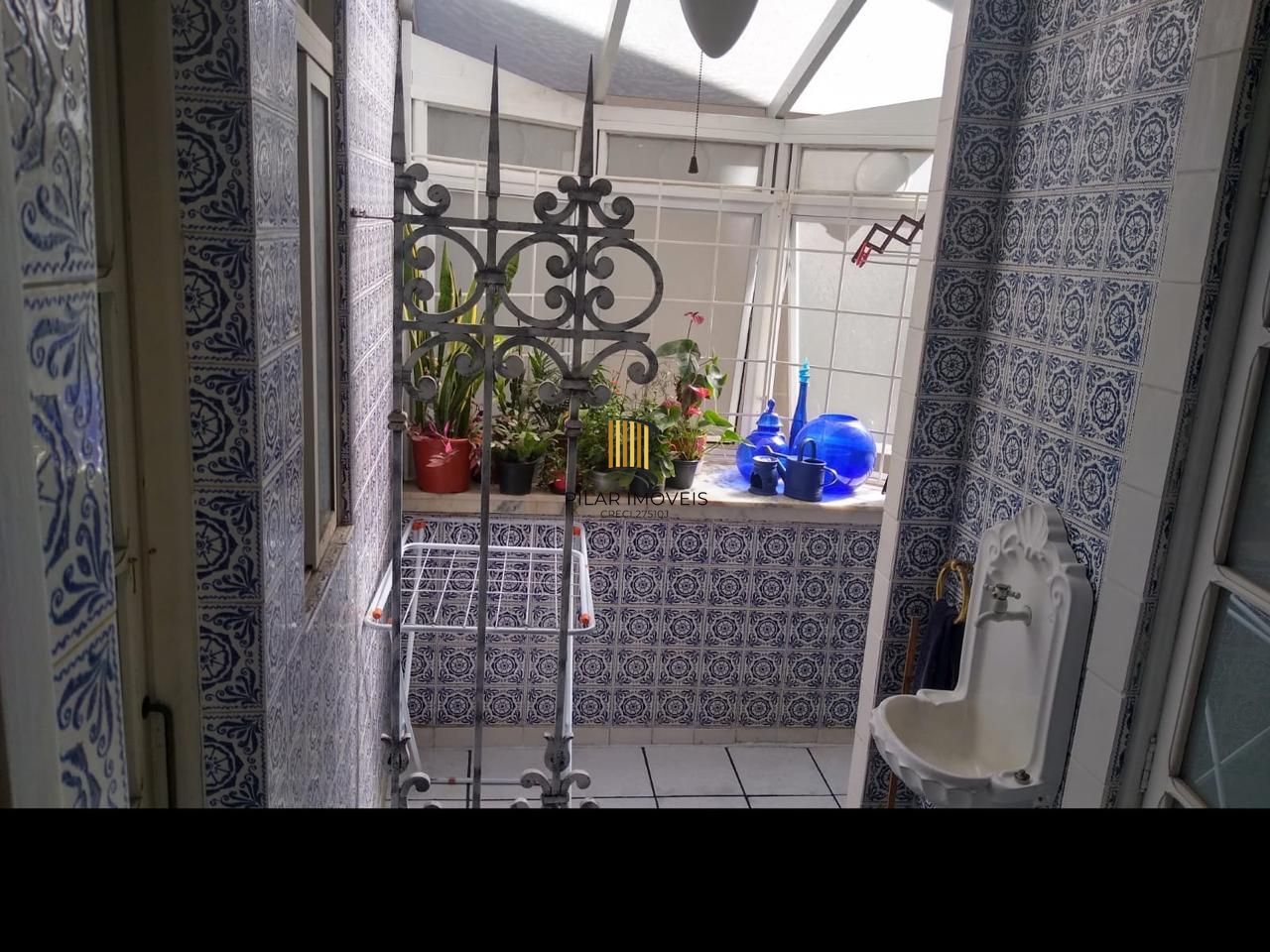 Vende-se apartamento com 3 quartos(1 suíte), 114m² e 1 vaga - Moinhos de Vento