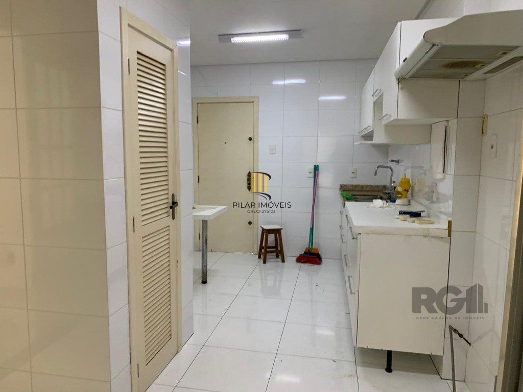 Vende-se belíssimo apartamento 3 suítes, de frente, próximo ao Parcão, reformado e com pátio - 194m² - Auxiliadora