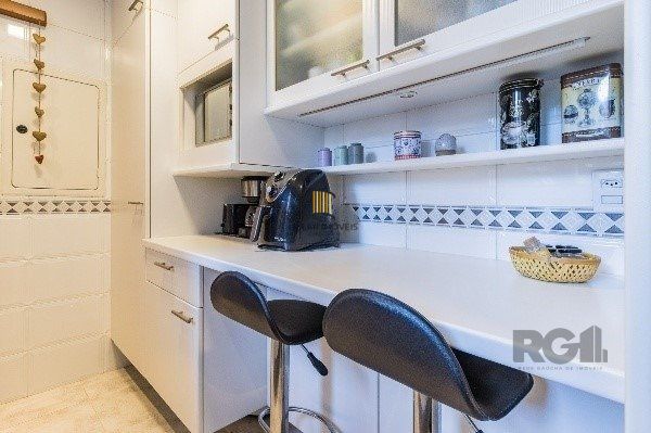 Vende-se luxuoso apartamento 3 quartos com suíte, 2 vagas, lareira, churrasqueira, próximo da encol - 133m² - Bela Vista