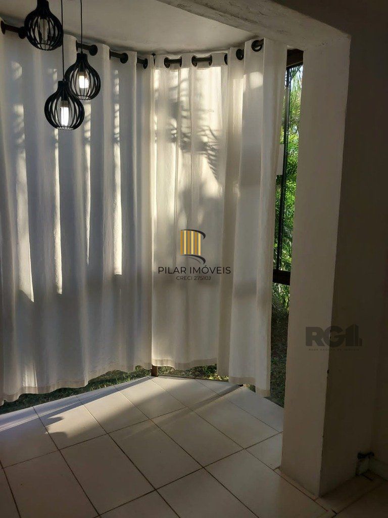 Vende-se apartamento 2 dorm com vaga, sacada com churrasqueira - 64m² - Partenon