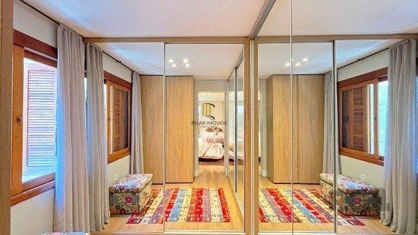 Apartamento de 200m², 4 quartos, 1 suíte e 4 vagas – Moinhos de Vento