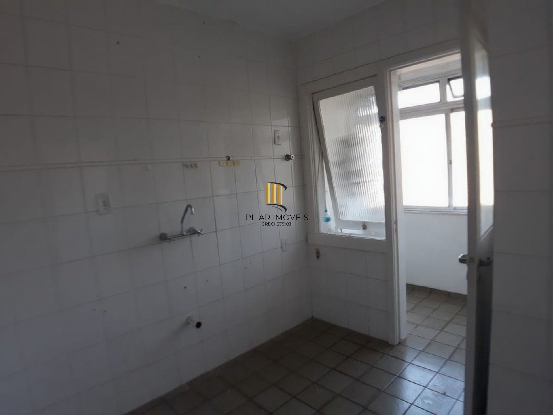 Vende-se apartamento com 1 quarto, 47 m² e 1 vaga – São João