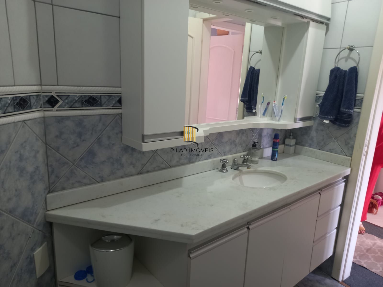 Vende-se sobrado com 5 quartos (3 suítes), 428m² e 3 vagas – Alto Petrópolis