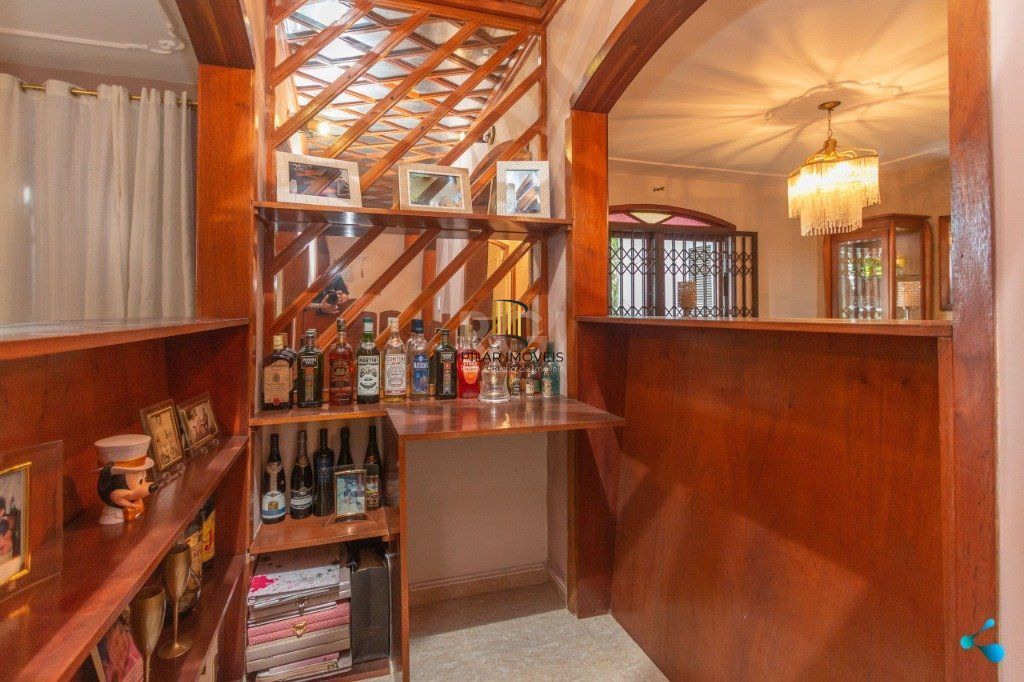 Casa para Venda - 240m², 3 dormitórios, sendo 1 suites, 3 vagas - Partenon