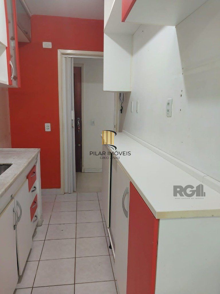 Vende-se apartamento 2 dorm com vaga, sacada com churrasqueira - 64m² - Partenon