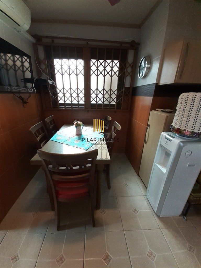 Casa 3 dormitórios, 2 suítes, 4 vagas, 257,52 m² de área privativa, no Bairro Ipanema