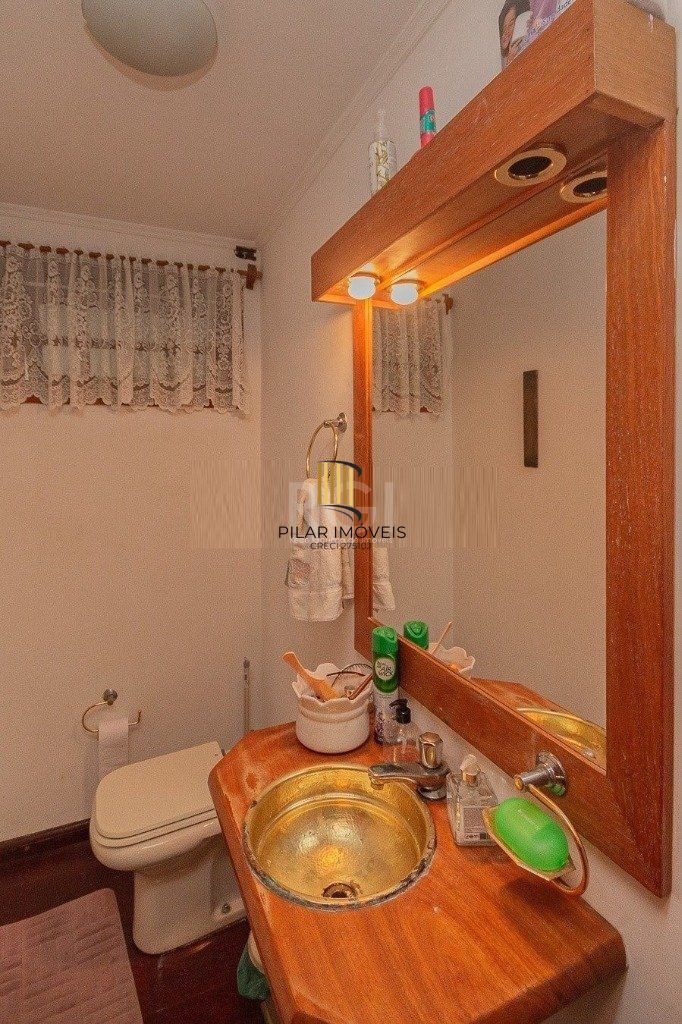 Casa para Venda - 300m², 3 dormitórios, sendo 1 suites, 4 vagas - Chácara das Pedras
