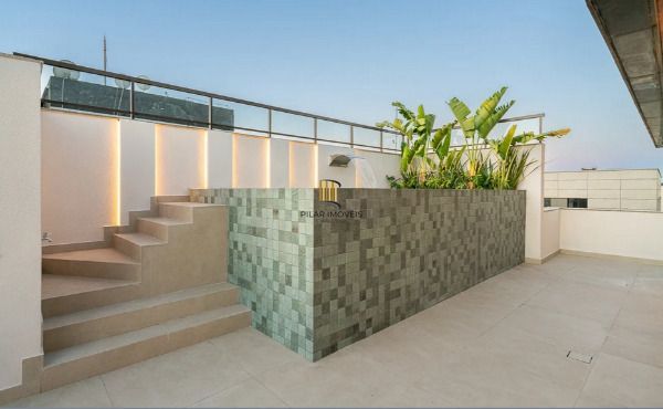 Vende-se luxuosa cobertura com 270m²- 3 suítes, 3 vagas e piscina no Auxiliadora