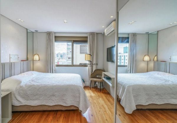 Vende-se apartamento com 3 suítes, 3 vagas e 136 m² - Petrópolis