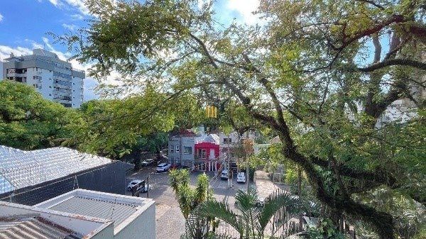 Apartamento de 200m², 4 quartos, 1 suíte e 4 vagas – Moinhos de Vento