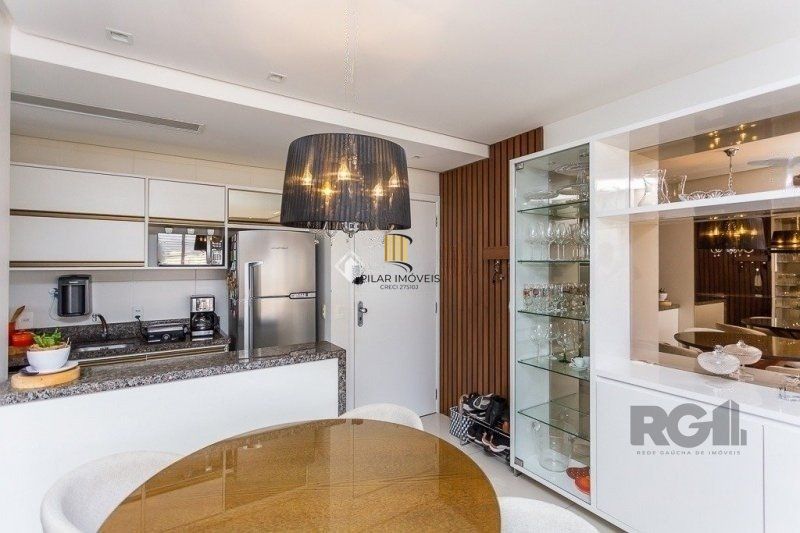 Apartamento 2 dormitórios, 1 suíte, 2 vagas no Bairro Petrópolis