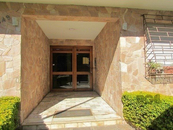 Apartamento com 1 Dormitório e Pátio Privativo no Bairro Petrópolis