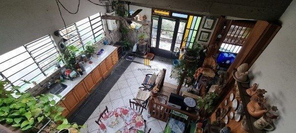 Vende-se ampla casa 6 quartos, 2 suítes, 5 vagas de garagem, churrasqueira e duas entradas individuais - 360m² - Chácara das Pedras