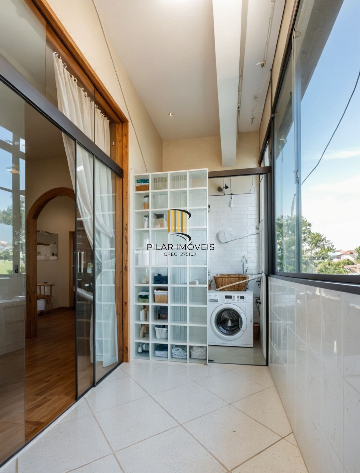 Vende-se amplo apartamento com 3 quartos(1 suíte), 95m² e sacada - Petrópolis