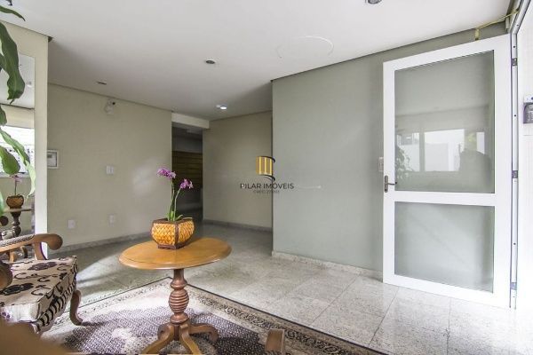 Vende-se apartamento com 2 quartos (1 suíte), 74m² e 2 vagas – Petrópolis