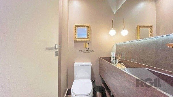 Apartamento de 200m², 4 quartos, 1 suíte e 4 vagas – Moinhos de Vento