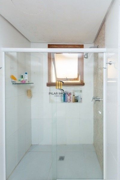 Vende-se luxuosa cobertura 329m² com 3 suítes e 3 vagas de garagem no Petrópolis