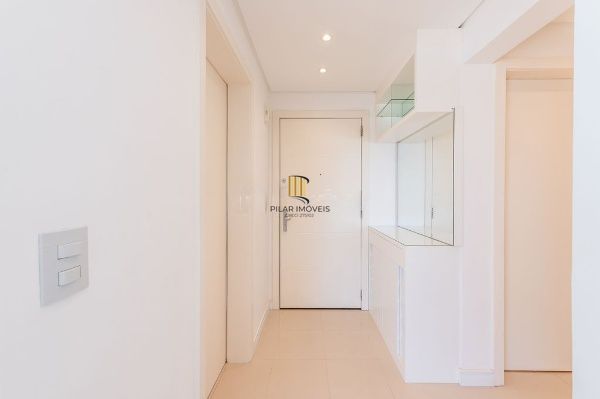 Vende-se apartamento com 2 quartos (1 suíte), 74m² e 2 vagas – Petrópolis