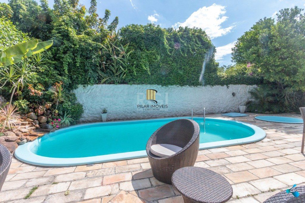 Casa para Venda - 240m², 3 dormitórios, sendo 1 suites, 3 vagas - Partenon