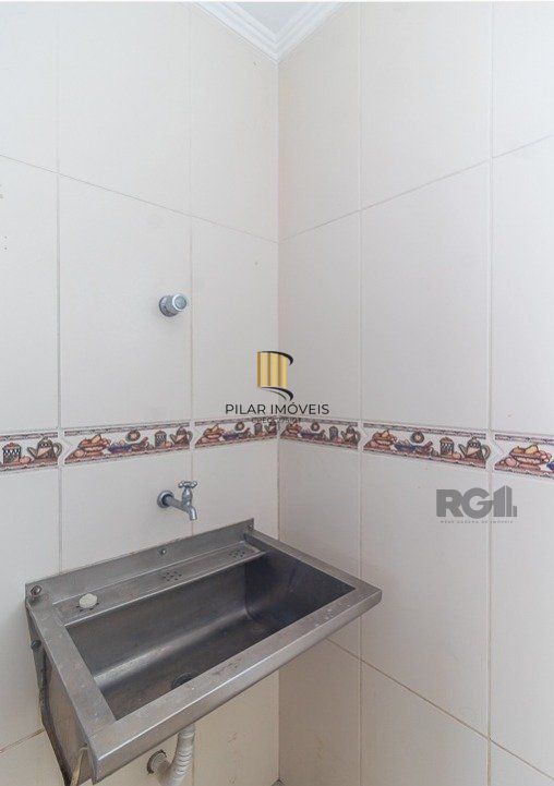 Vende-se ensolarado apartamento 3 quartos, 121m², áreas amplas. com sacada - Petrópolis