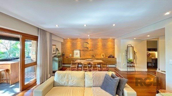 Apartamento de 200m², 4 quartos, 1 suíte e 4 vagas – Moinhos de Vento