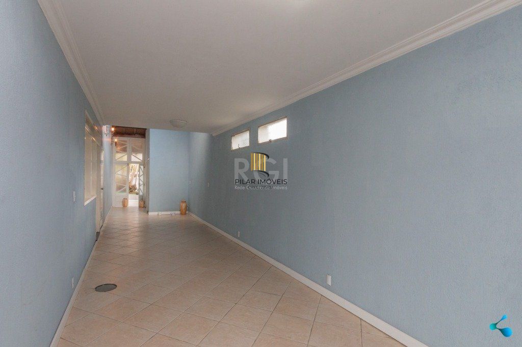 Casa para Venda - 240m², 3 dormitórios, sendo 1 suites, 3 vagas - Partenon