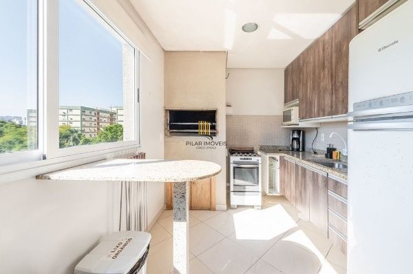 Vende-se apartamento com 2 quartos (1 suíte), 74m² e 2 vagas – Petrópolis