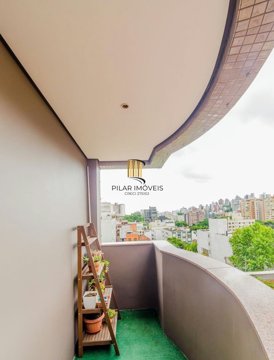 Vende-se apartamento com 3 quartos, suíte e churrasqueira – 103 m² - Petrópolis