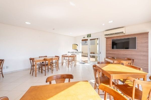 Vende-se apartamento com 2 quartos (1 suíte), 74m² e 2 vagas – Petrópolis