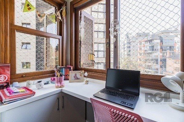 Vende-se luxuoso apartamento 3 quartos com suíte, 2 vagas, lareira, churrasqueira, próximo da encol - 133m² - Bela Vista