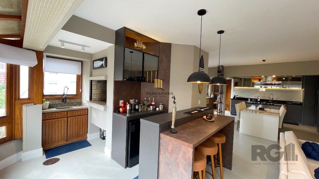 Vende-se luxuoso apartamento 3 quartos com suíte, 2 vagas, com churrasqueira e hidro - 148m² -  Petrópolis