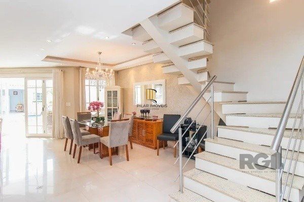 Casa  impecável com 3 quartos (1 suíte) e 2 vagas cobertas,