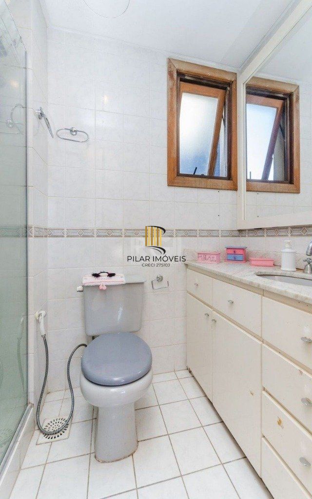 Vende-se cobertura - 171m², 2 dormitórios, sendo 1 suite, 2 vagas - Petrópolis