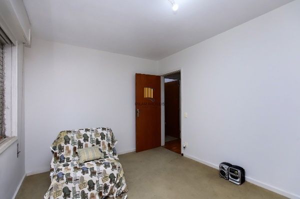 Vende-se apartamento com 3 quartos (1 suíte), 104 m² e 1 vaga – Moinhos de Vento