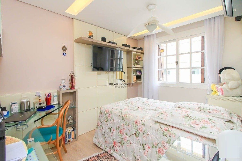 Cobertura para Venda - 252m², 3 dormitórios, sendo 1 suites, 2 vagas - Menino Deus