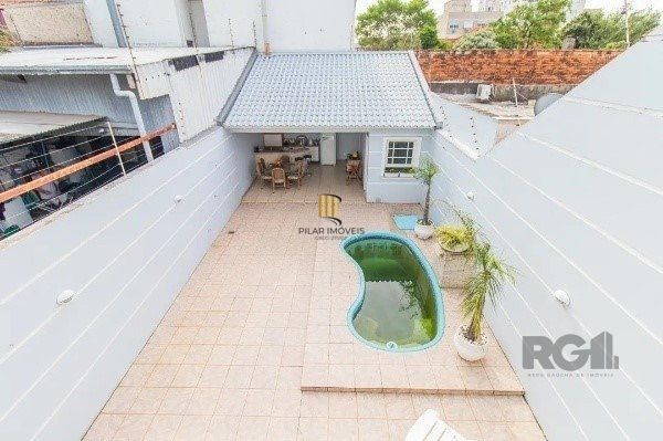 Casa  impecável com 3 quartos (1 suíte) e 2 vagas cobertas,