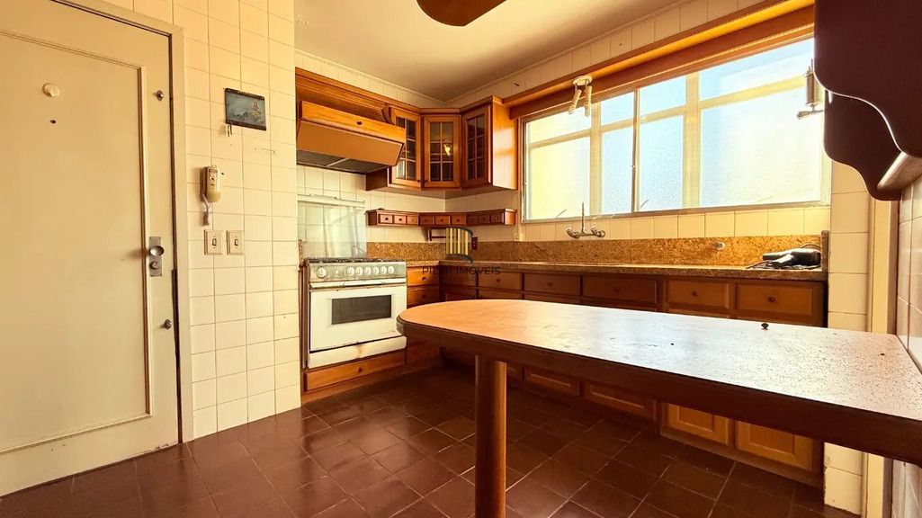 Apartamento alto padrão com 3 quartos, ótima localização e 173 m² - Moinhos de Vento