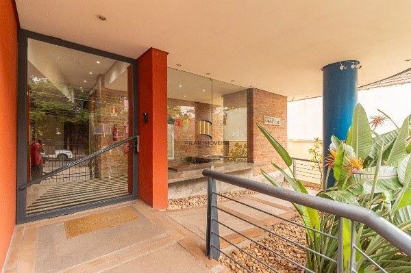 Cobertura com 3 quartos, 2 suítes e 2 vagas no Petrópolis – Vista deslumbrante!