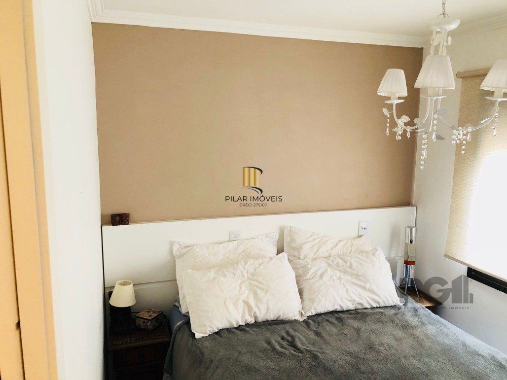Vende-se apartamento mobiliado, 2 quartos, 1 suíte, 2 vagas - Petrópolis