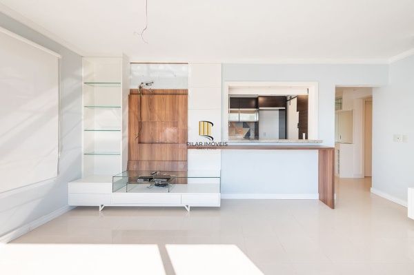 Vende-se apartamento com 2 quartos (1 suíte), 74m² e 2 vagas – Petrópolis