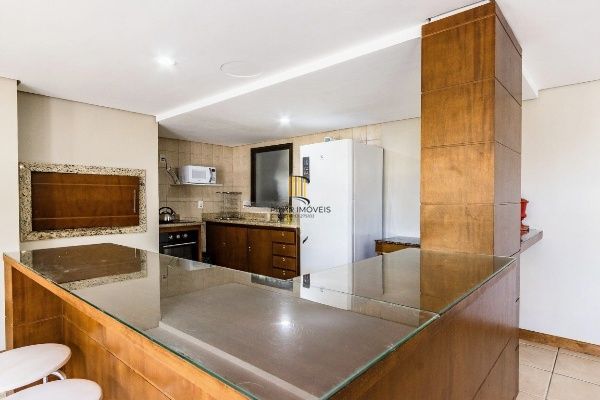 Vende-se apartamento com 2 quartos (1 suíte), 75 m² e churrasqueira - Petrópolis