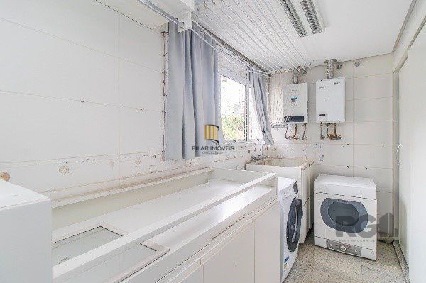 Apartamento de alto padrão, 3 suítes, 3 vagas, ao lado da Praça da Encol